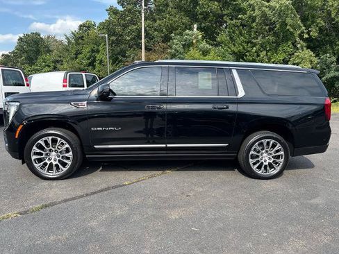 Used 2025 GMC Yukon XL Denali w/ Sun & Power Step Package AWD/4WD image 12