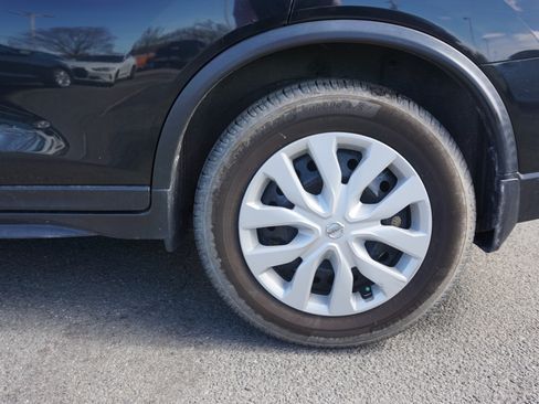 Used 2017 Nissan Rogue S image 6