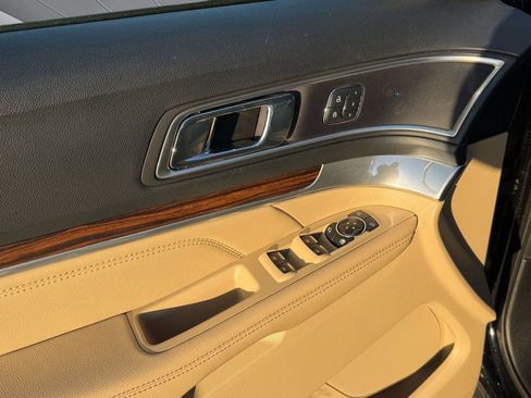 Used 2016 Ford Explorer Limited image 22