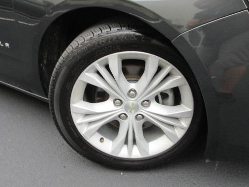 Used 2015 Chevrolet Impala LT FWD image 40