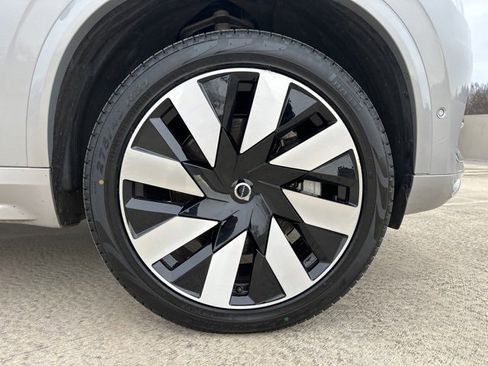 Certified 2024 Volvo XC90 T8 Plus w/ Protection Package Premier image 11
