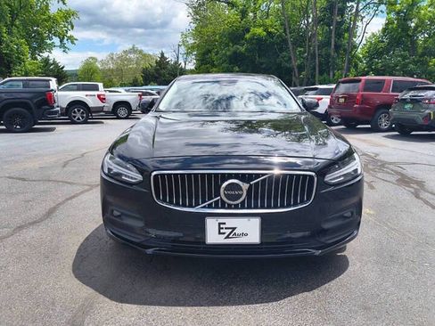 Used 2022 Volvo S90 B6 Momentum AWD/4WD image 2