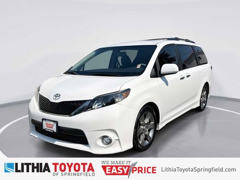 Used 2013 Toyota Sienna SE FWD image 1