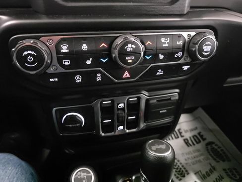 Used 2021 Jeep Wrangler Unlimited Sahara w/ Cold Weather Group AWD/4WD image 19
