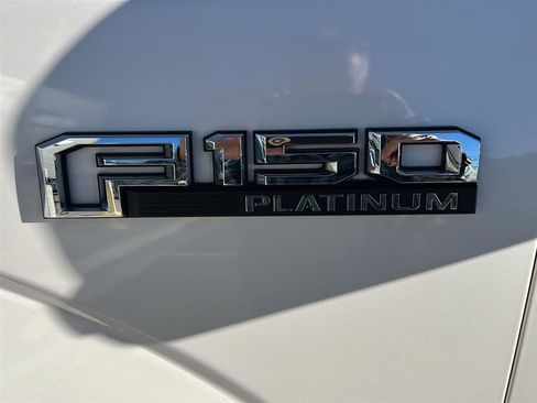 Used 2015 Ford F150 Platinum w/ Equipment Group 701A Luxury image 3