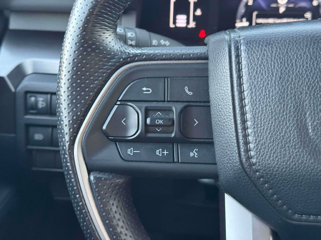 Used 2025 Toyota 4Runner SR5 AWD/4WD image 23