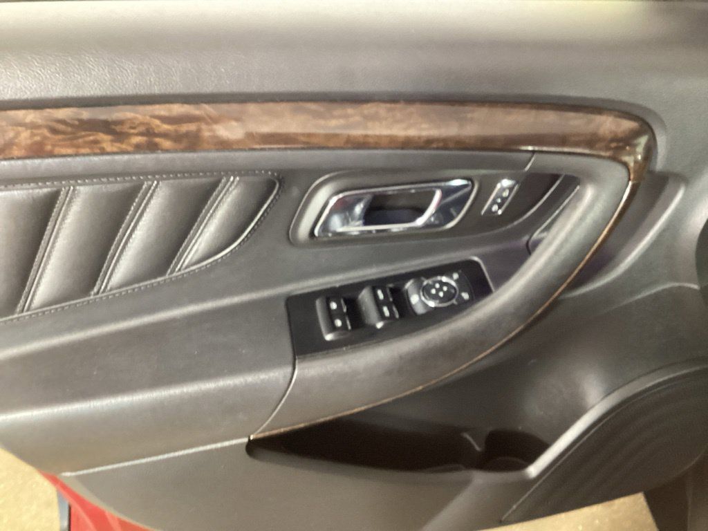 Used 2015 Ford Taurus Limited w/ Equipment Group 301A FWD image 11