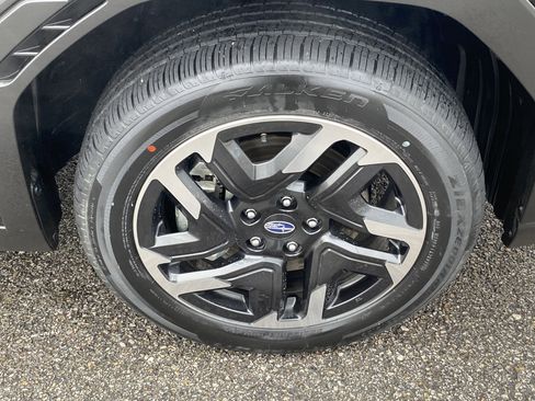 Used 2025 Subaru Forester Premium image 29