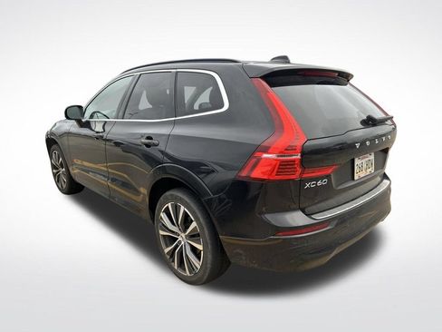 Used 2022 Volvo XC60 B5 Momentum w/ Protection Package Premier FWD image 4