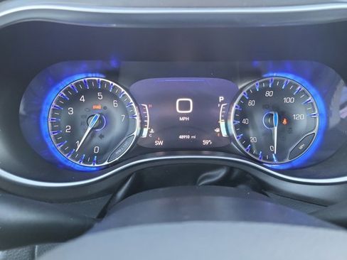 Certified 2019 Chrysler Pacifica Limited image 25