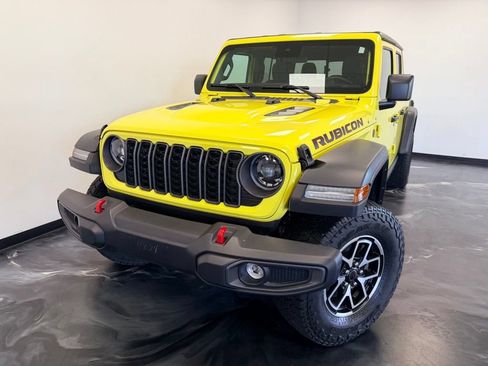 Used 2024 Jeep Gladiator Rubicon w/ Convenience Group AWD/4WD image 18