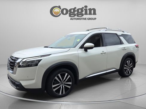 Used 2024 Nissan Pathfinder Platinum w/ Cargo Package AWD/4WD image 1