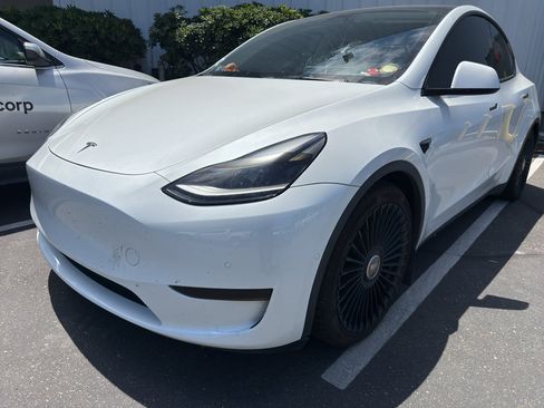 Used 2022 Tesla Model Y Performance AWD/4WD image 3