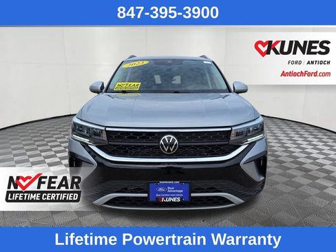 Used 2023 Volkswagen Taos SE AWD/4WD image 2