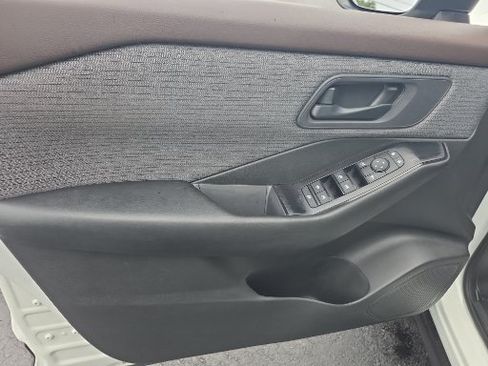 Used 2023 Nissan Rogue S FWD image 19