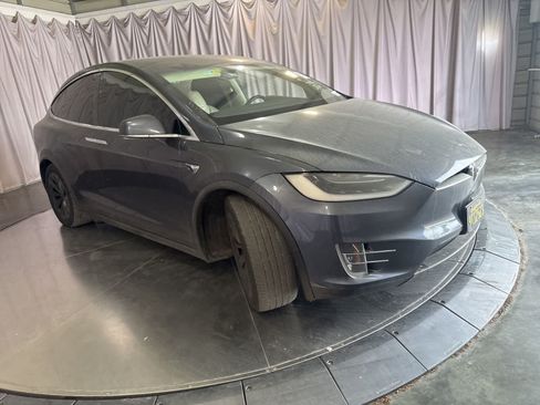 Used 2017 Tesla Model X 75D AWD/4WD image 3
