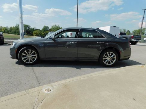 Used 2019 Chrysler 300 Limited w/ Safetytec Plus Group image 6
