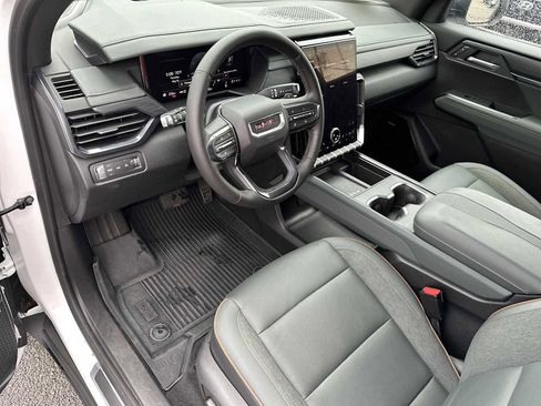 Used 2025 GMC Acadia AT4 w/ LPO, Floor Liner Package AWD/4WD image 9