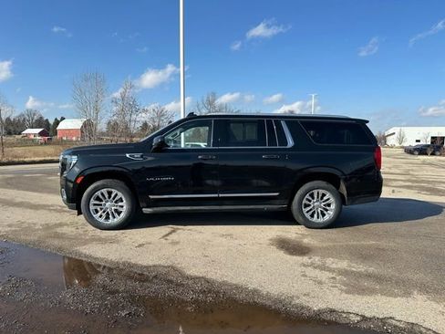 Used 2024 GMC Yukon XL SLT AWD/4WD image 3