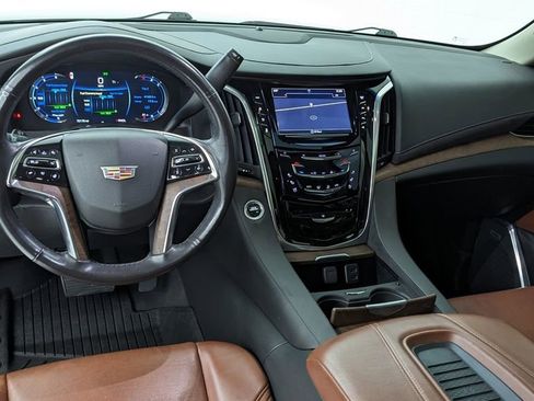 Used 2019 Cadillac Escalade Premium Luxury w/ Escalade Sport Edition AWD/4WD image 4