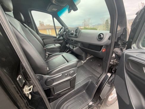 Used 2019 Mercedes-Benz Sprinter 2500 image 10