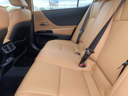 Used 2022 Lexus ES 350 w/ Premium Package FWD image 11