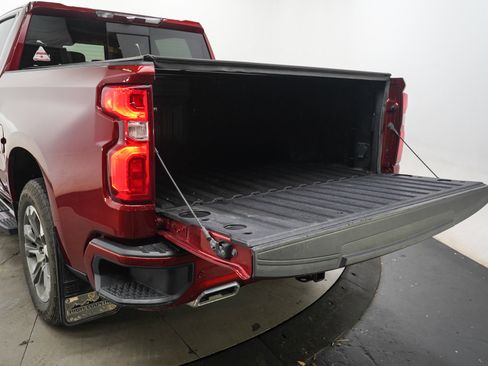 Used 2023 Chevrolet Silverado 1500 High Country w/ Z71 Off-Road Package AWD/4WD image 11