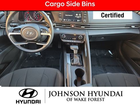 Certified 2023 Hyundai Elantra SEL w/ Preferred Accessory Package image 17