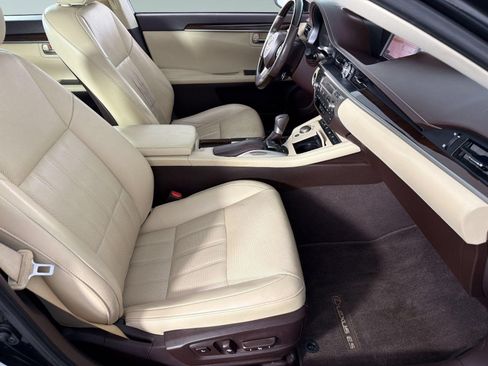 Used 2016 Lexus ES 350 w/ Luxury Package w/Wood Trim FWD image 23