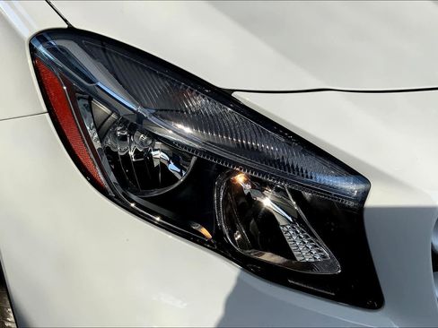 Certified 2020 Mercedes-Benz GLA 250 4MATIC image 27