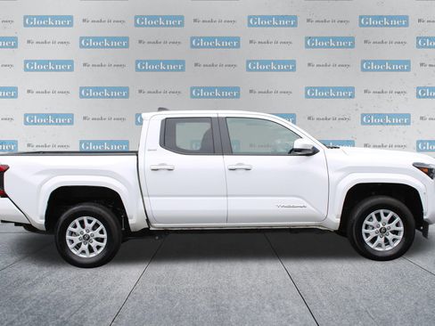 Used 2025 Toyota Tacoma SR5 AWD/4WD image 4