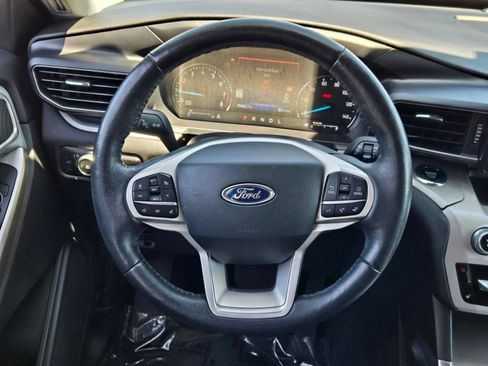 Used 2023 Ford Explorer XLT w/ Equipment Group 202A AWD/4WD image 16