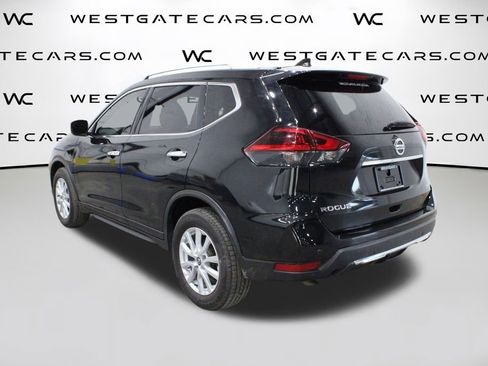 Used 2020 Nissan Rogue SV image 4