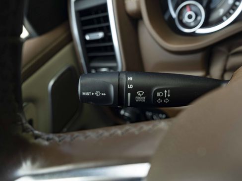 Used 2019 RAM 1500 Laramie AWD/4WD image 24