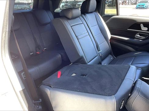 Used 2024 Mercedes-Benz GLS 450 4MATIC image 17