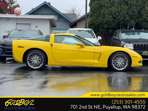Used 2006 Chevrolet Corvette Coupe w/ Preferred Equipment Group RWD image 3
