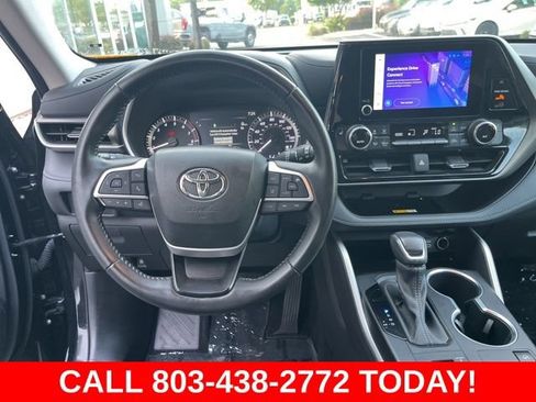 Used 2024 Toyota Highlander XLE AWD/4WD image 18