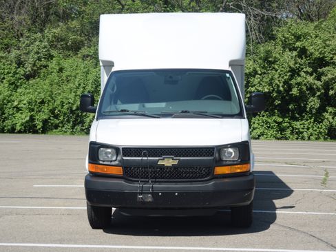Used 2014 Chevrolet Express 3500 RWD image 10
