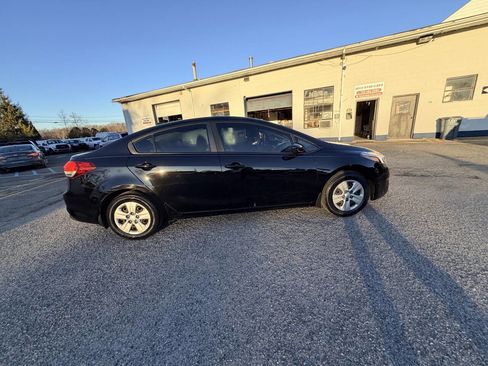 Used 2018 Kia Forte LX image 9