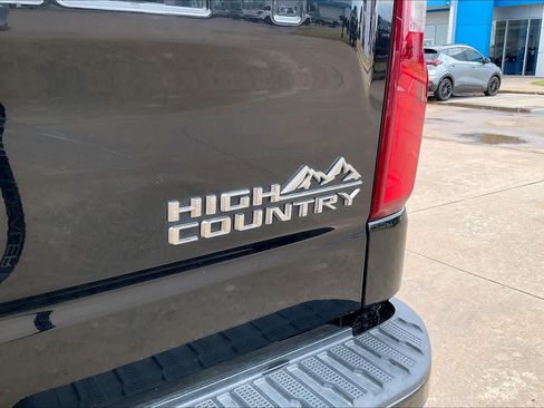 Used 2019 Chevrolet Silverado 1500 High Country w/ Trailer Camera Package AWD/4WD image 10