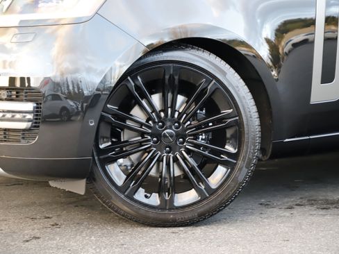 New 2026 Land Rover Range Rover Long Wheelbase SE image 2