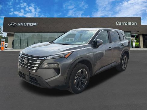 Used 2025 Nissan Rogue SV FWD image 1