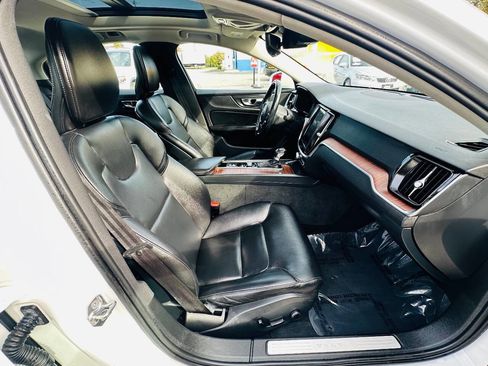 Used 2021 Volvo S60 T6 Momentum image 23