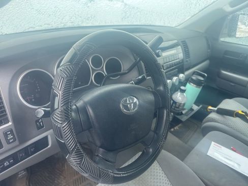 Used 2011 Toyota Tundra 4x4 CrewMax w/ Tow Pkg image 7