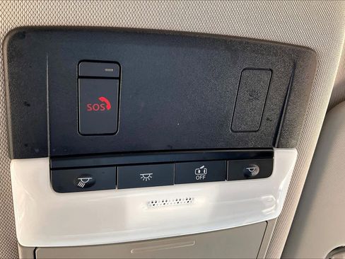 Used 2025 Nissan Rogue SV image 32