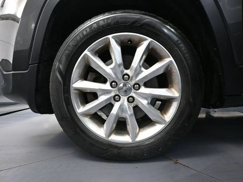 Used 2015 Jeep Cherokee Limited w/ Luxury Group AWD/4WD image 18