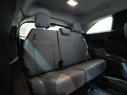 Used 2025 Toyota Sienna XLE image 39