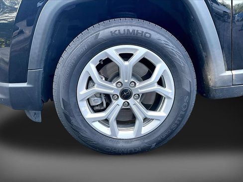 Certified 2025 Jeep Compass Latitude w/ Sun & Sound Group AWD/4WD image 32