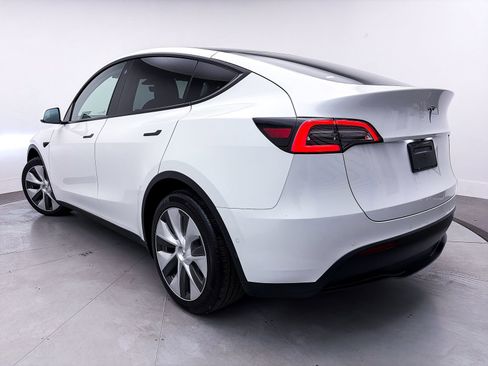 Used 2021 Tesla Model Y 2WD image 2
