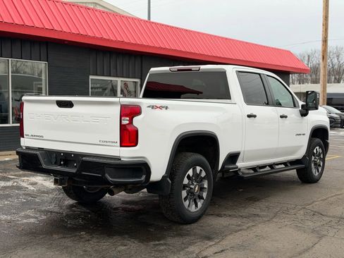 Used 2021 Chevrolet Silverado 2500 Custom w/ Custom Value Package image 5